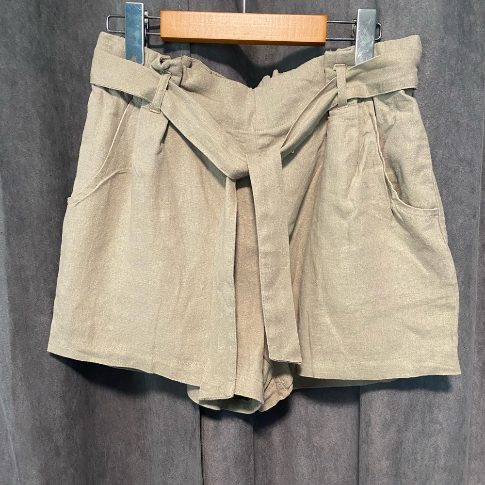 Paper Bag Shorts | Large | EUC